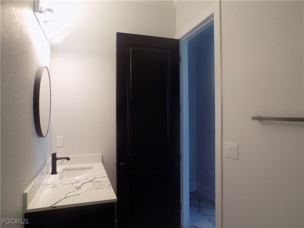 2992 Douglas Avenue Fort Myers FL 33916 2025025120 image35