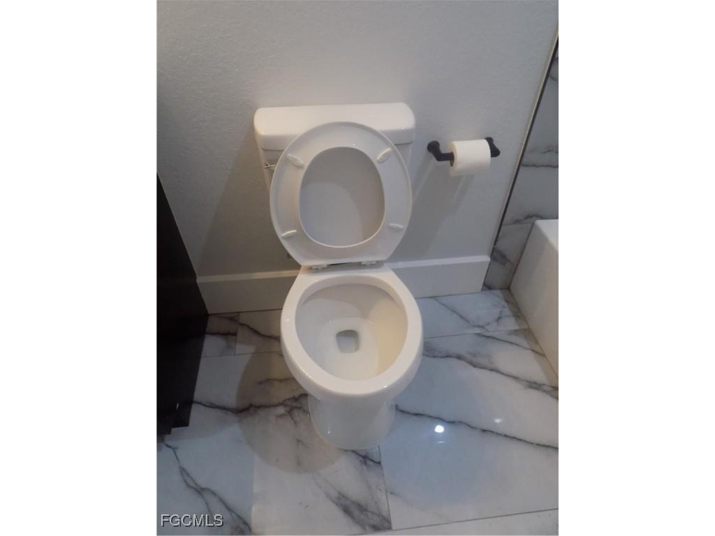 2992 Douglas Avenue Fort Myers FL 33916 2025025120 image40