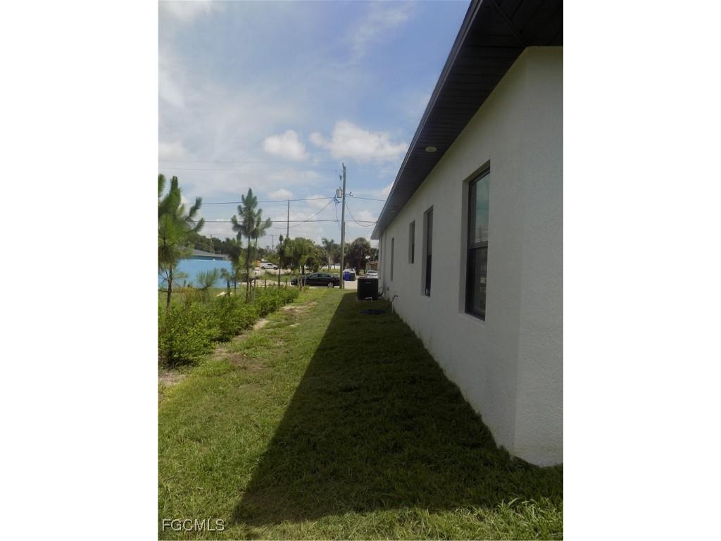 2992 Douglas Avenue Fort Myers FL 33916 2025025120 image6