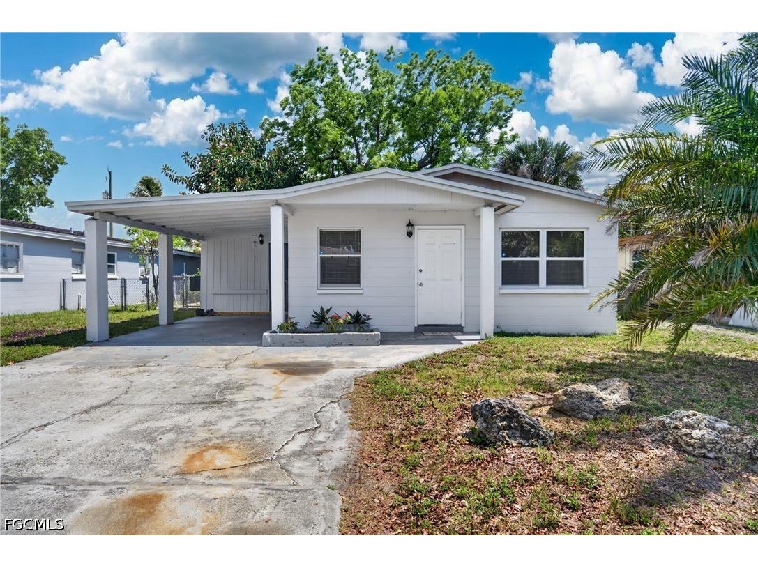2992 Lafayette Street Fort Myers FL 33916 2026020782 image1