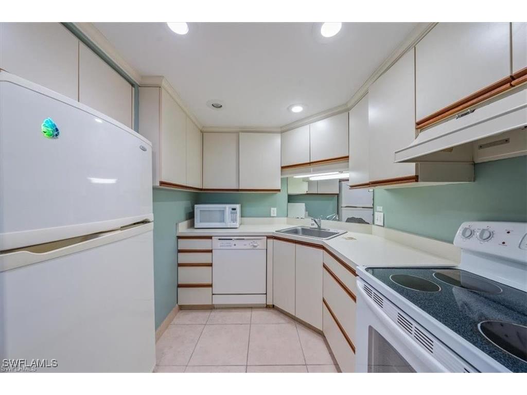 3 Bluebill Avenue #207 Naples FL 34108 225075167 image27