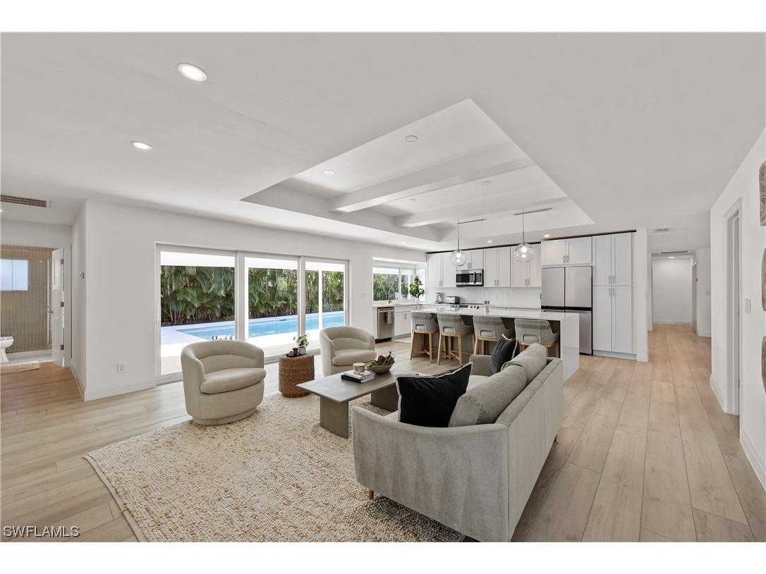 300 Country Club Drive Naples FL 34110 224012428 image1