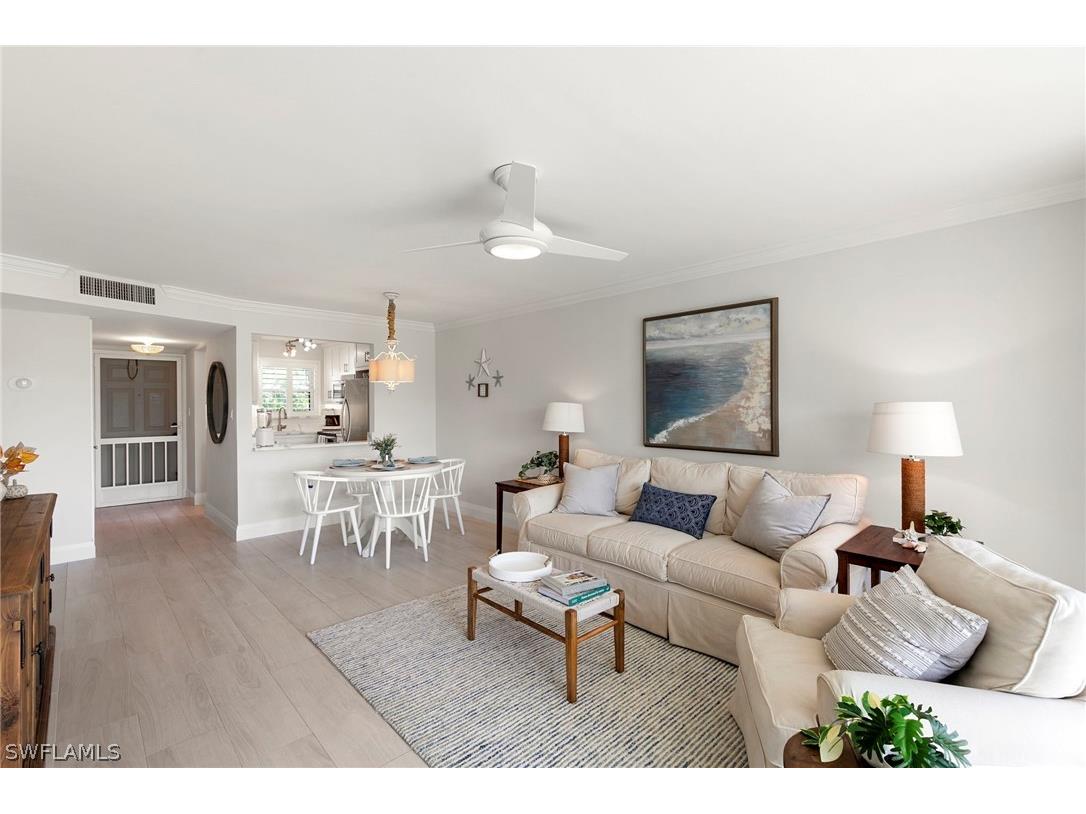 300 Forest Lakes Boulevard #112 Naples FL 34105 226008645 image1