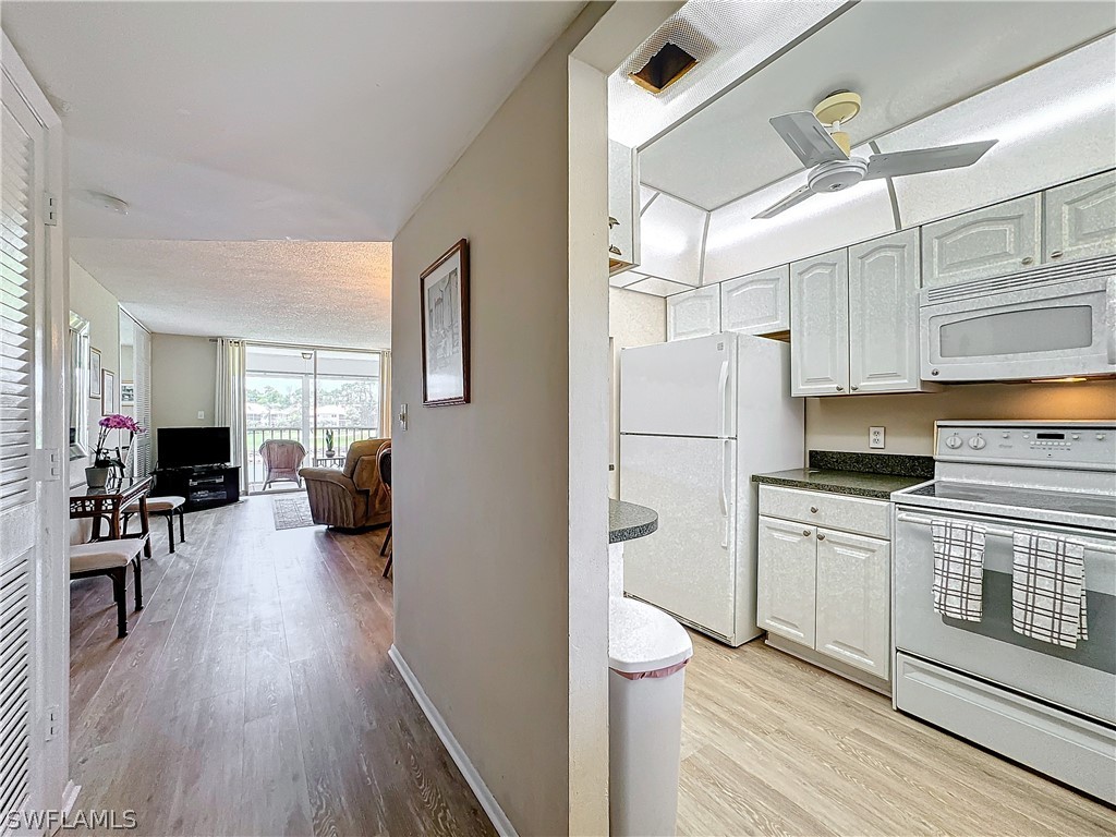 300 Forest Lakes Boulevard #201 Naples FL 34105 226012554 image5