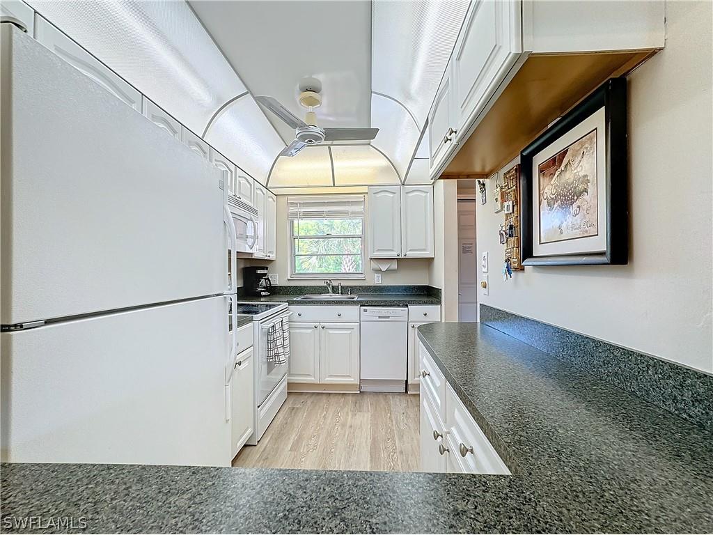 300 Forest Lakes Boulevard #201 Naples FL 34105 226012557 image10