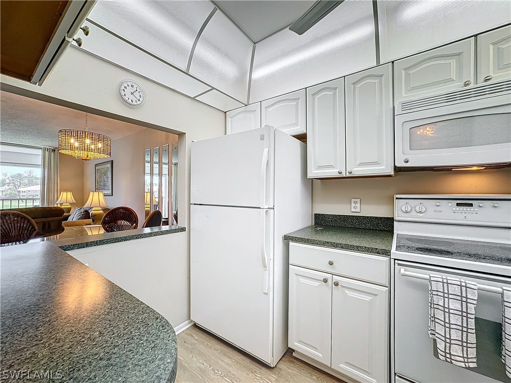 300 Forest Lakes Boulevard #201 Naples FL 34105 226012557 image8