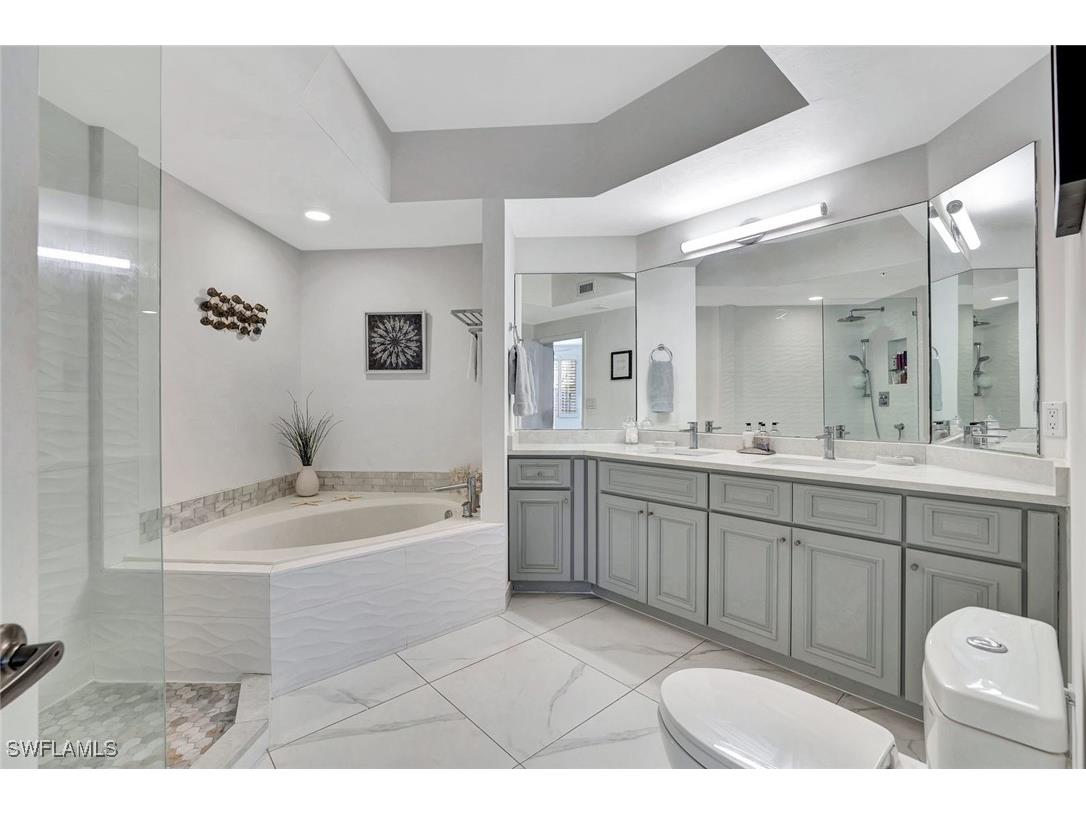 300 L Ambiance Circle #3-105 Naples FL 34108 225077478 image9