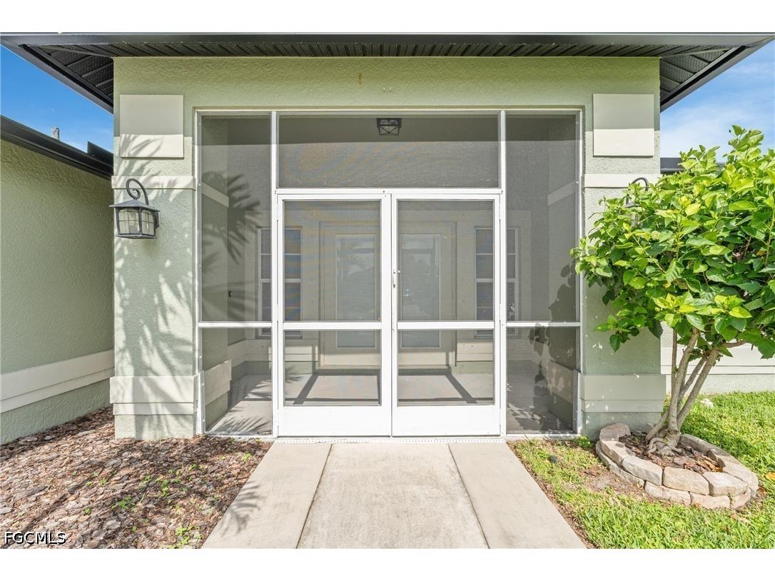 300 NW 22nd Place Cape Coral FL 33993 2026030036 image2