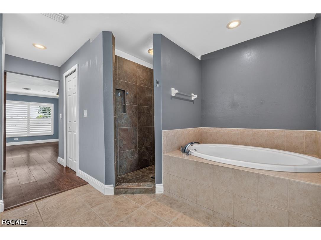300 NW 22nd Place Cape Coral FL 33993 2026030036 image22