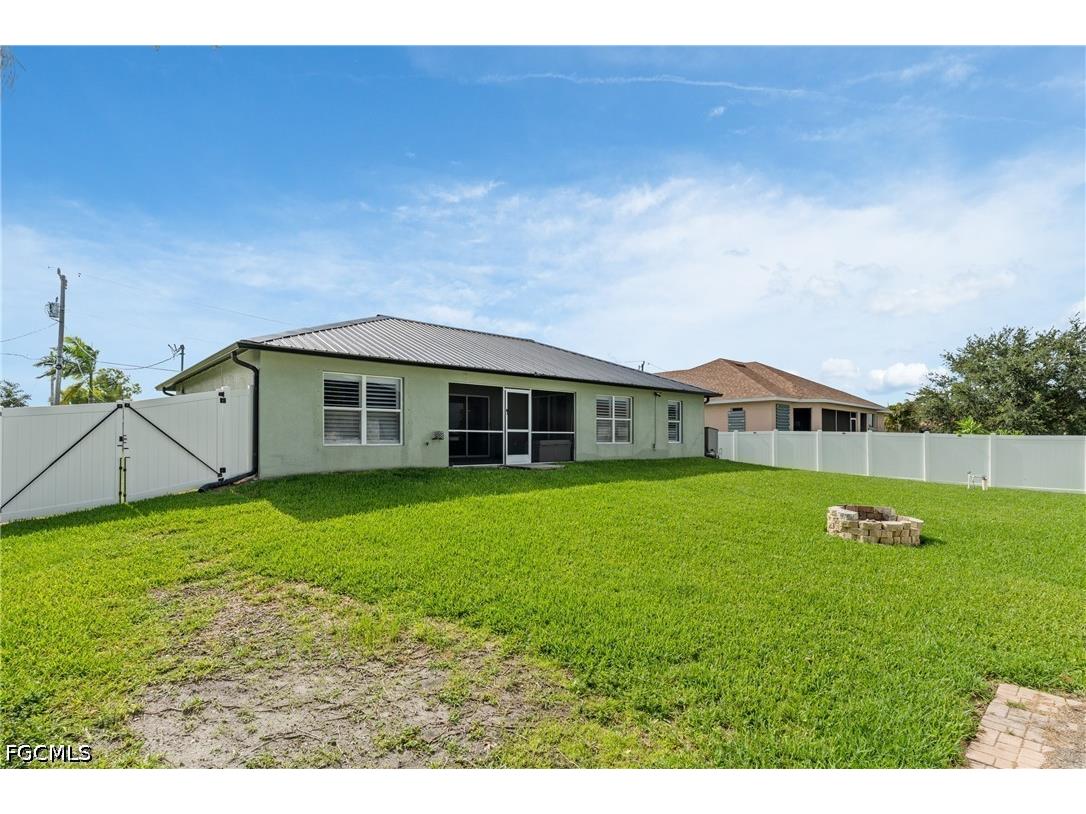 300 NW 22nd Place Cape Coral FL 33993 2026030036 image24