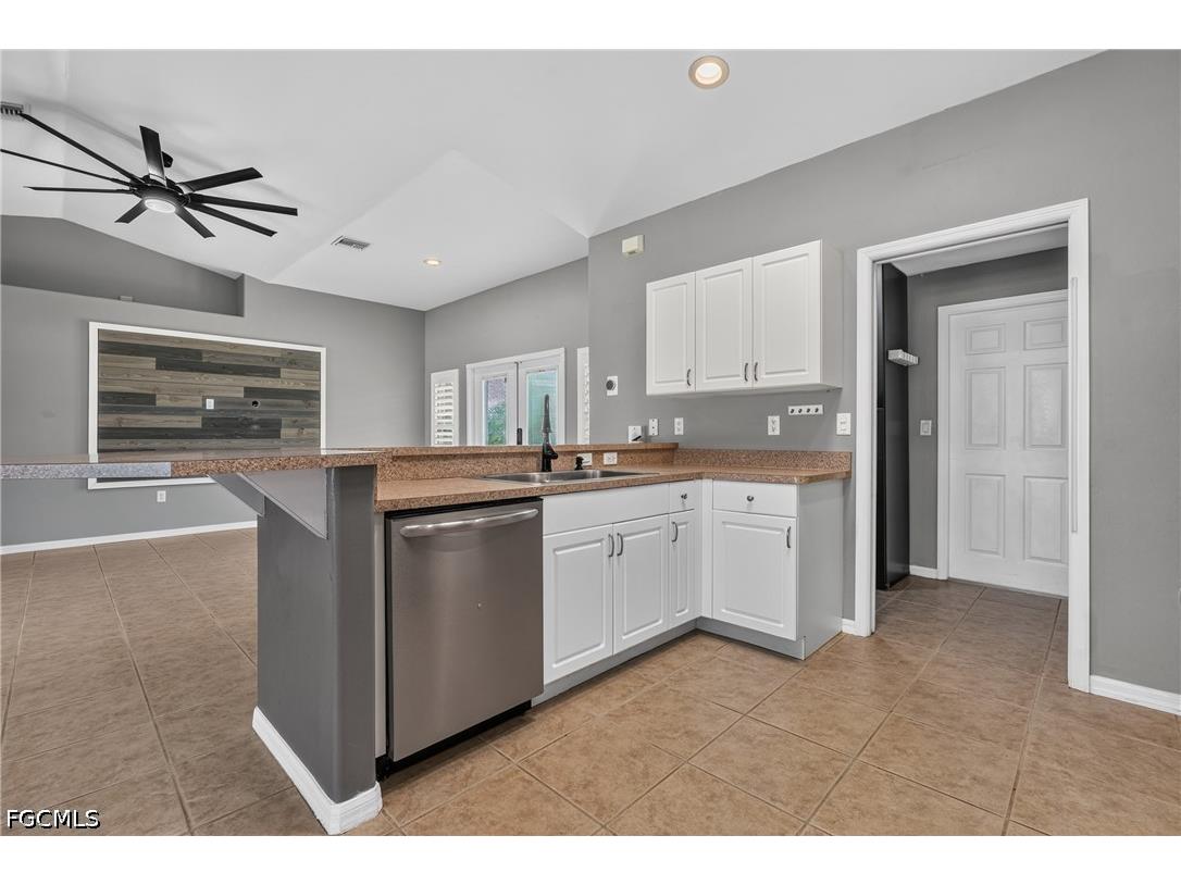 300 NW 22nd Place Cape Coral FL 33993 2026030036 image4