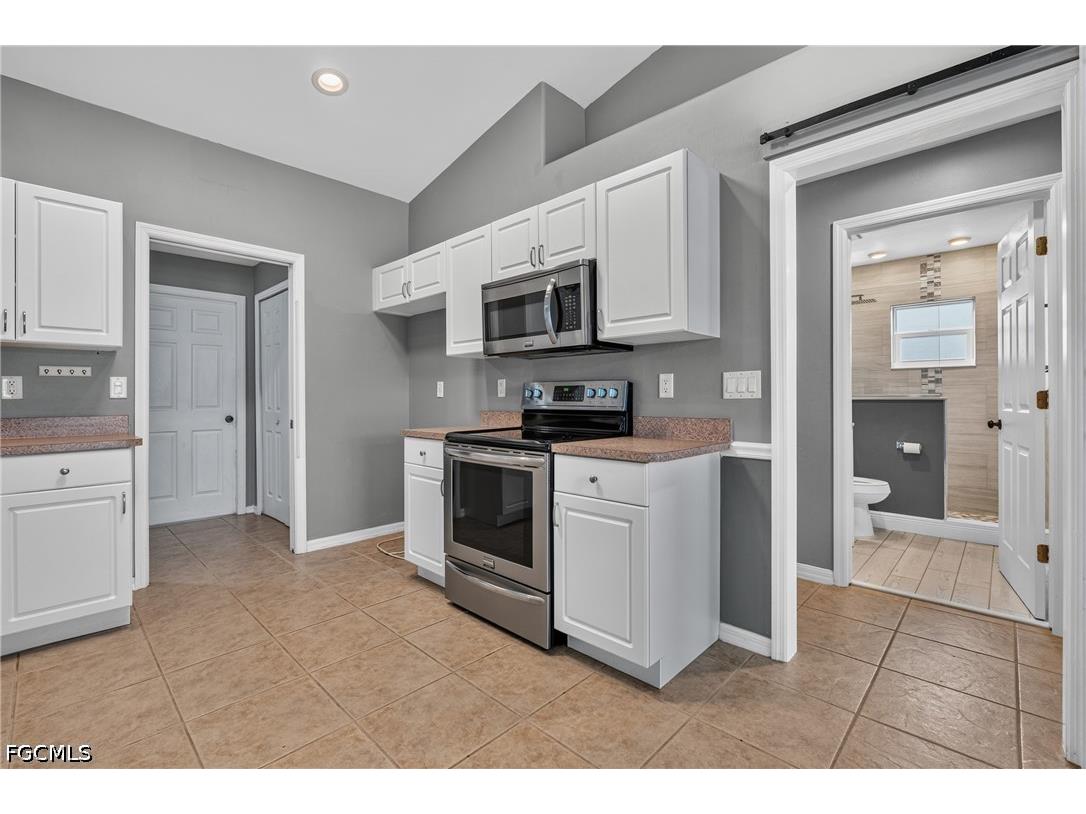 300 NW 22nd Place Cape Coral FL 33993 2026030036 image5