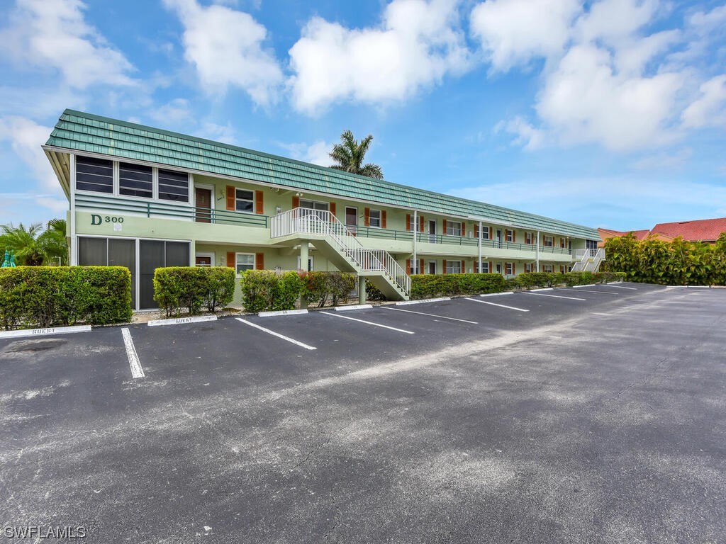 300 Valley Stream Drive #R-5 Naples FL 34113 223045797 image1
