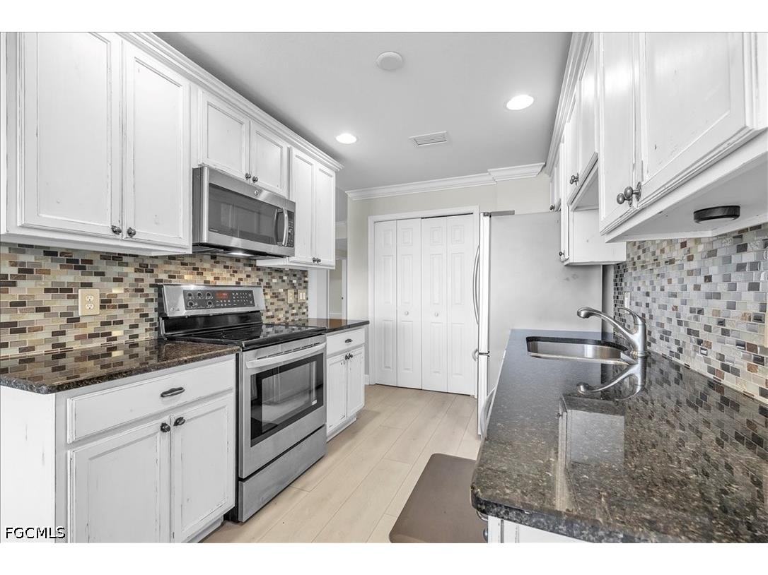 3000 Meandering Way #101 Fort Myers FL 33905 2026018865 image11