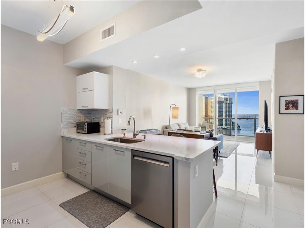 3000 Oasis Grand Boulevard #1206 Fort Myers FL 33916 2025025577 image2