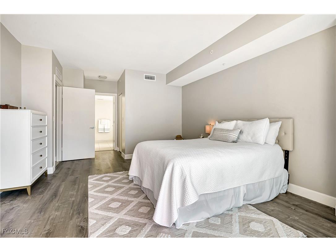 3000 Oasis Grand Boulevard #1401 Fort Myers FL 33916 2025019610 image17