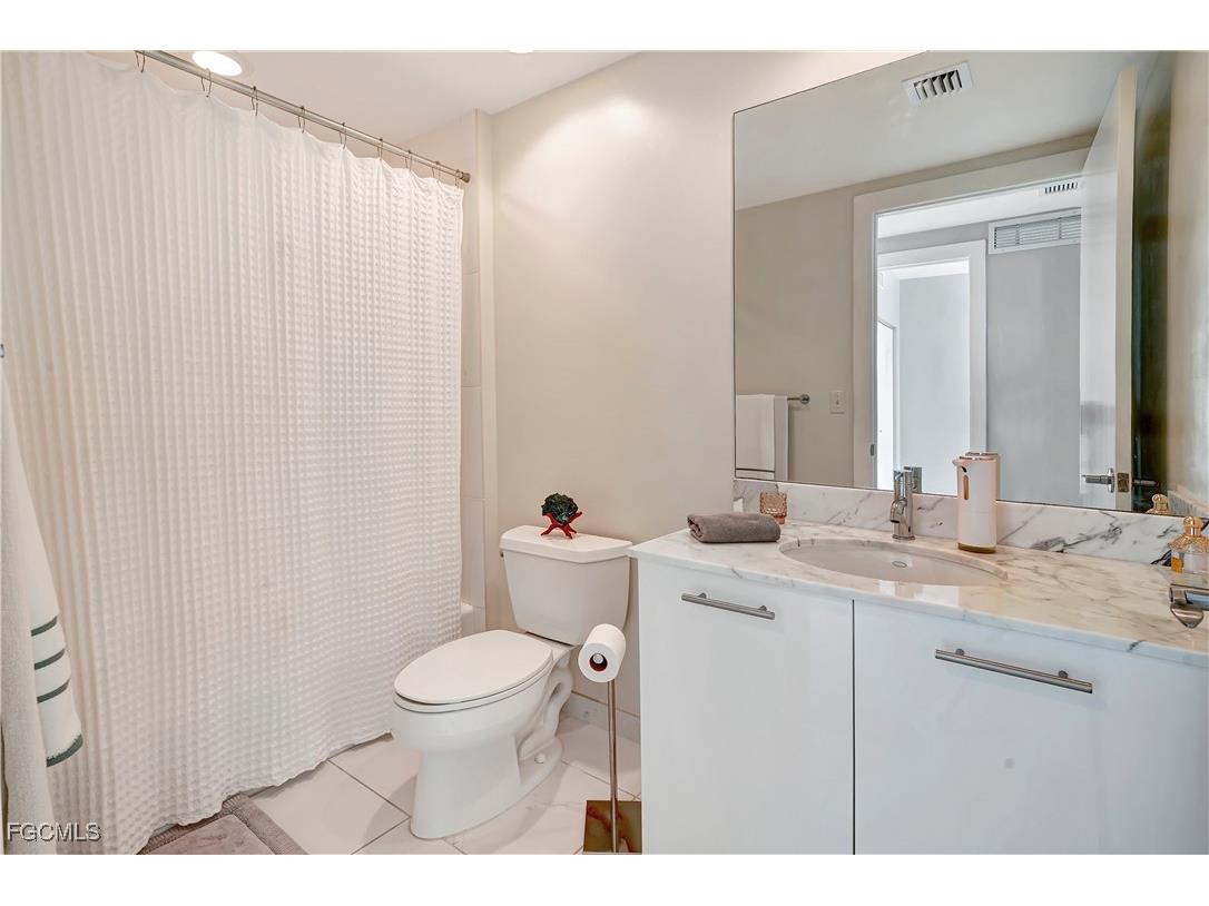 3000 Oasis Grand Boulevard #1401 Fort Myers FL 33916 2025019610 image25