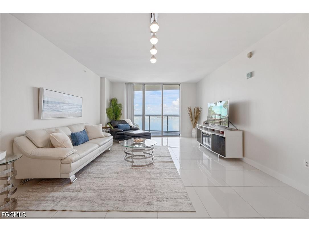 3000 Oasis Grand Boulevard #1705 Fort Myers FL 33916 2026023552 image2