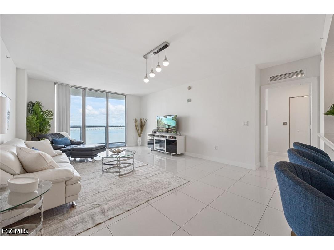 3000 Oasis Grand Boulevard #1705 Fort Myers FL 33916 2026023552 image4