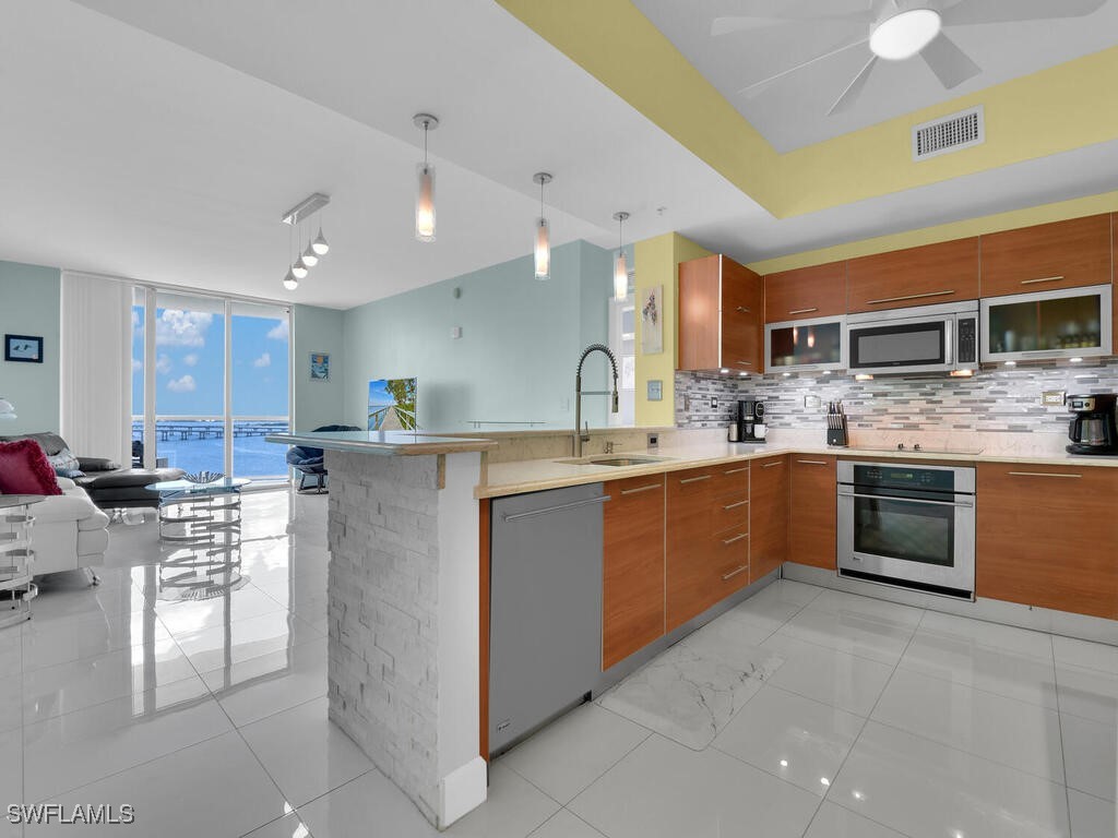 3000 Oasis Grand Boulevard #1705 Fort Myers FL 33916 225049041 image6