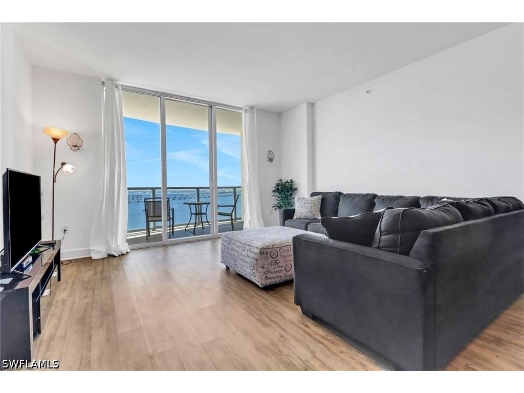 3000 Oasis Grand Boulevard #2004 Fort Myers FL 33916 226014136 image1