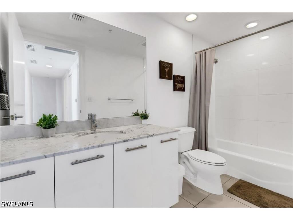 3000 Oasis Grand Boulevard #2004 Fort Myers FL 33916 226014136 image21