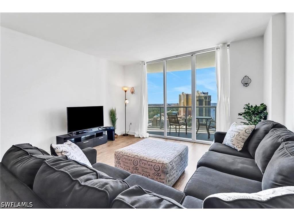 3000 Oasis Grand Boulevard #2004 Fort Myers FL 33916 226014136 image4