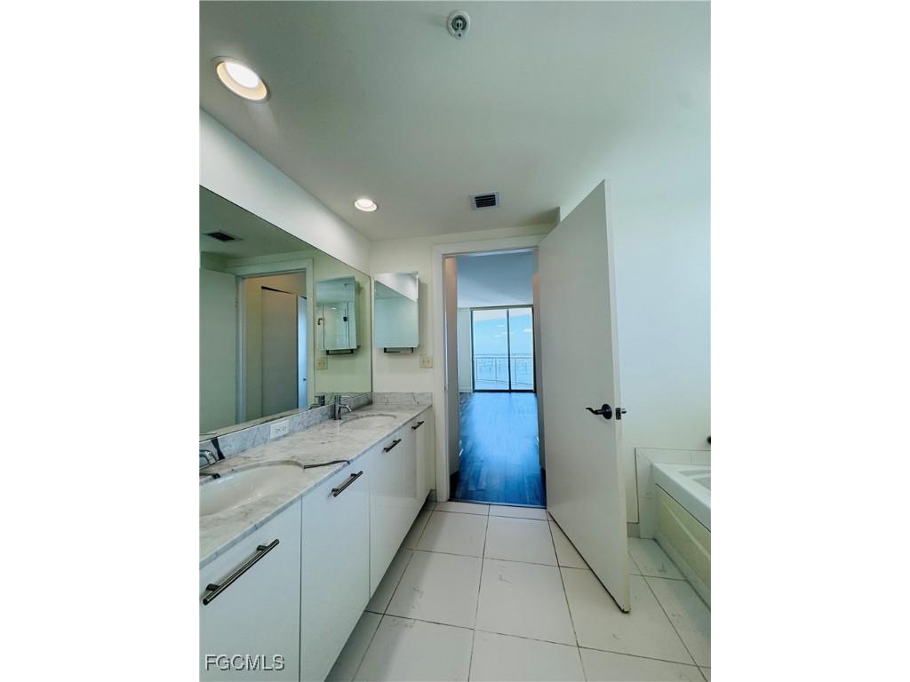 3000 Oasis Grand Boulevard #2307 Fort Myers FL 33916 2025011919 image22