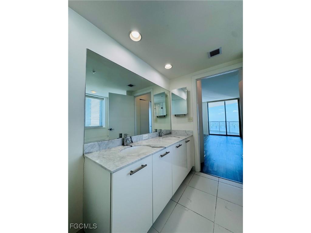 3000 Oasis Grand Boulevard #2307 Fort Myers FL 33916 2025011919 image23