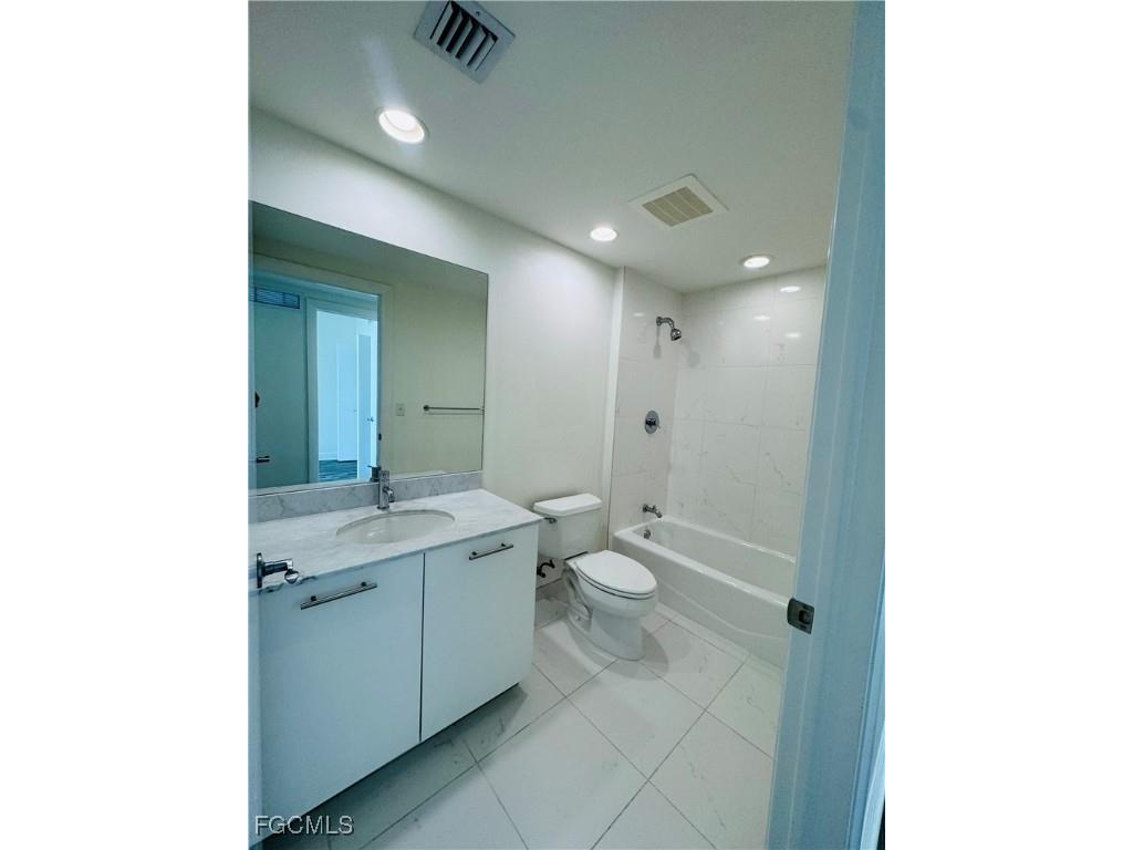 3000 Oasis Grand Boulevard #2307 Fort Myers FL 33916 2025011919 image33