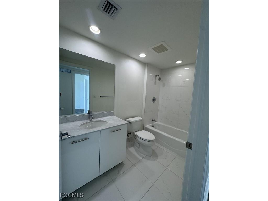 3000 Oasis Grand Boulevard #2307 Fort Myers FL 33916 2025011919 image34