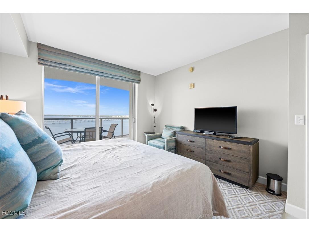 3000 Oasis Grand Boulevard #2402 Fort Myers FL 33916 2025008275 image15