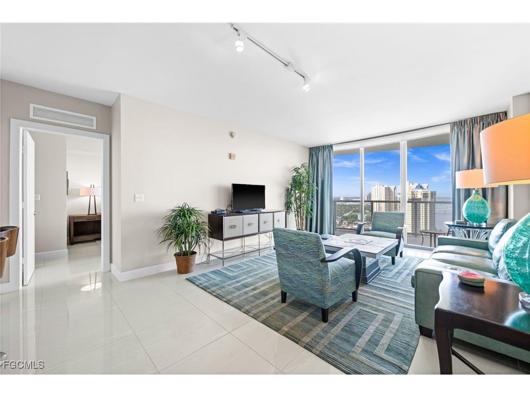 3000 Oasis Grand Boulevard #2402 Fort Myers FL 33916 2025008275 image25