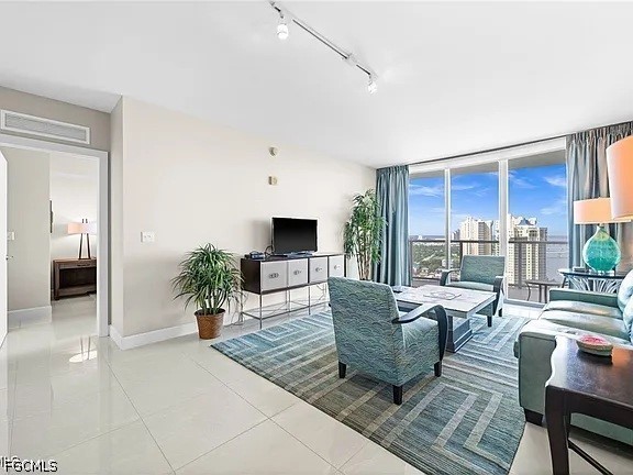 3000 Oasis Grand Boulevard #2402 Fort Myers FL 33916 2026018193 image4
