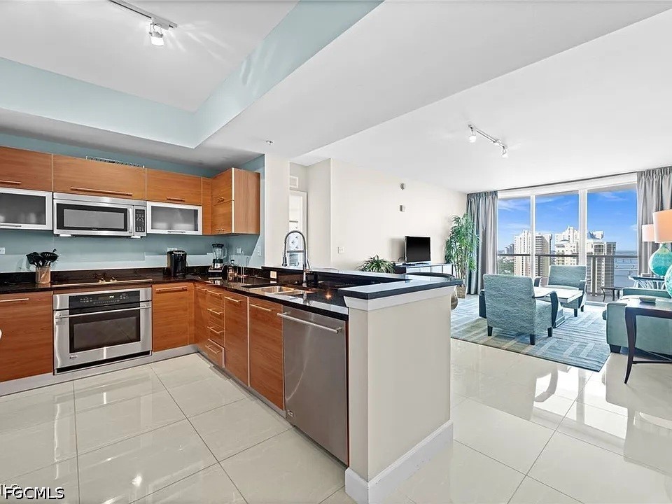 3000 Oasis Grand Boulevard #2402 Fort Myers FL 33916 2026018193 image5