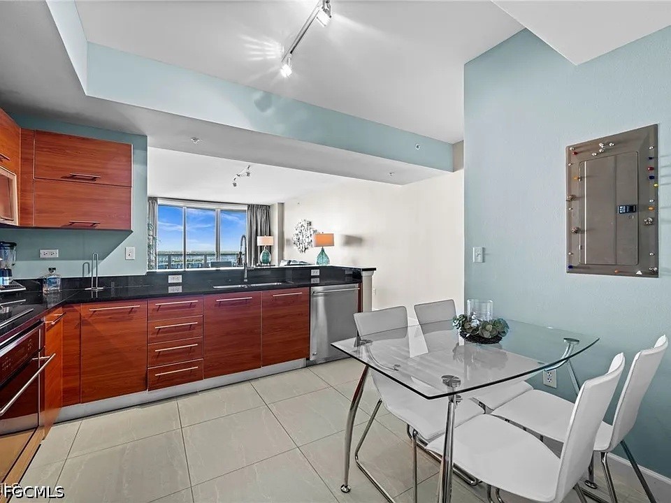 3000 Oasis Grand Boulevard #2402 Fort Myers FL 33916 2026018193 image8
