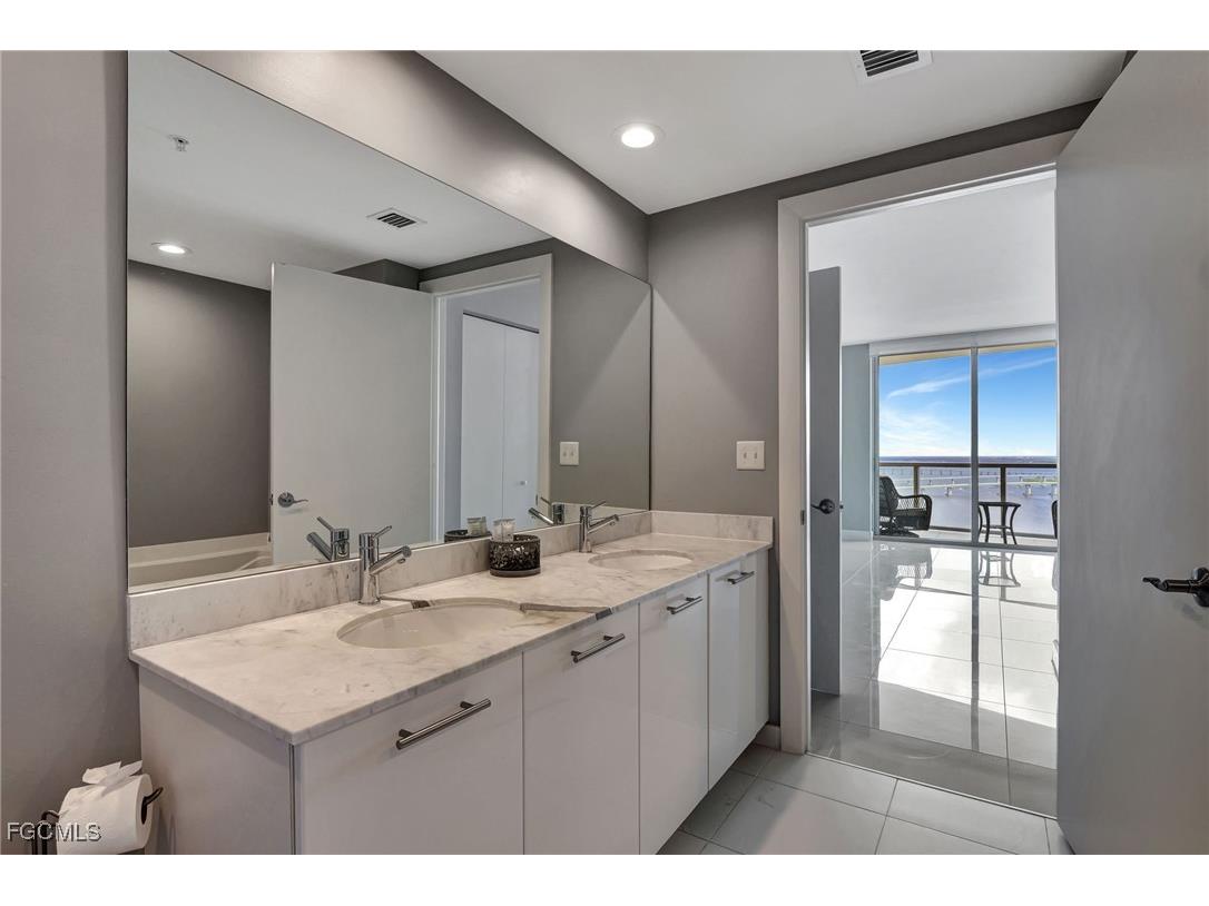 3000 Oasis Grand Boulevard #2405 Fort Myers FL 33916 2025007550 image13