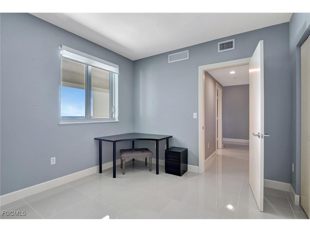 3000 Oasis Grand Boulevard #2405 Fort Myers FL 33916 2025007550 image17