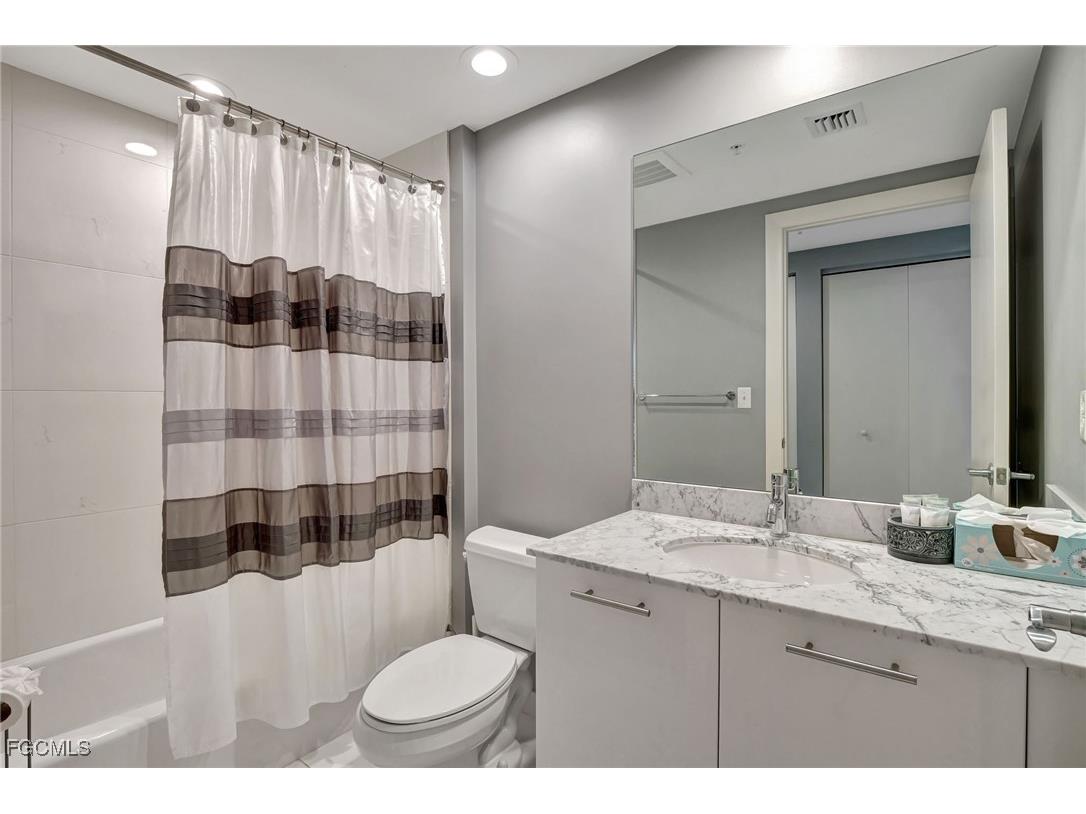 3000 Oasis Grand Boulevard #2405 Fort Myers FL 33916 2025007550 image18