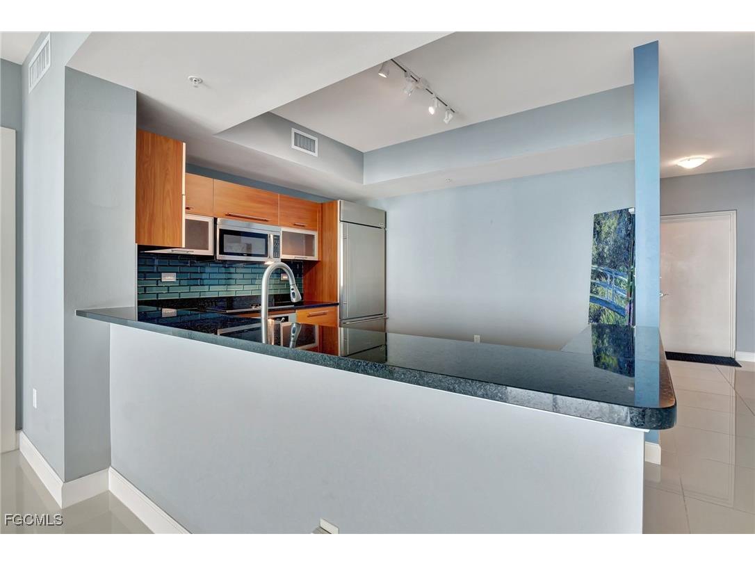 3000 Oasis Grand Boulevard #2405 Fort Myers FL 33916 2025007550 image6