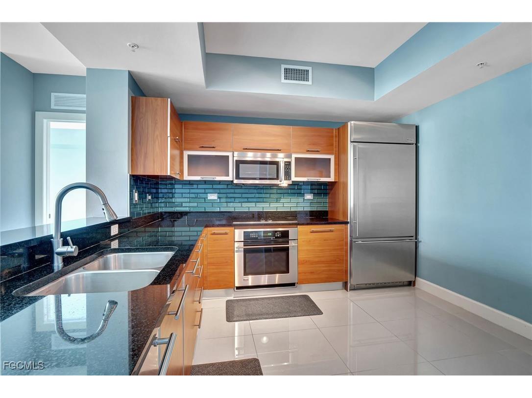 3000 Oasis Grand Boulevard #2405 Fort Myers FL 33916 2025007550 image7