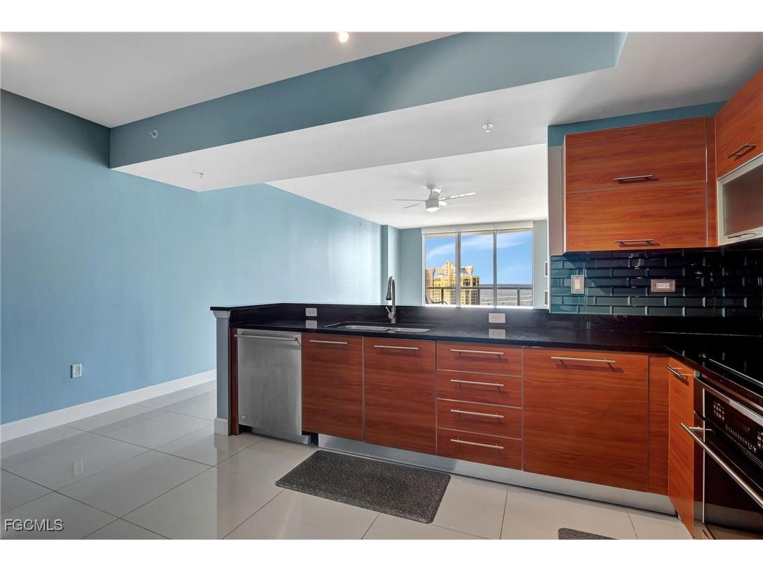 3000 Oasis Grand Boulevard #2405 Fort Myers FL 33916 2025007550 image8