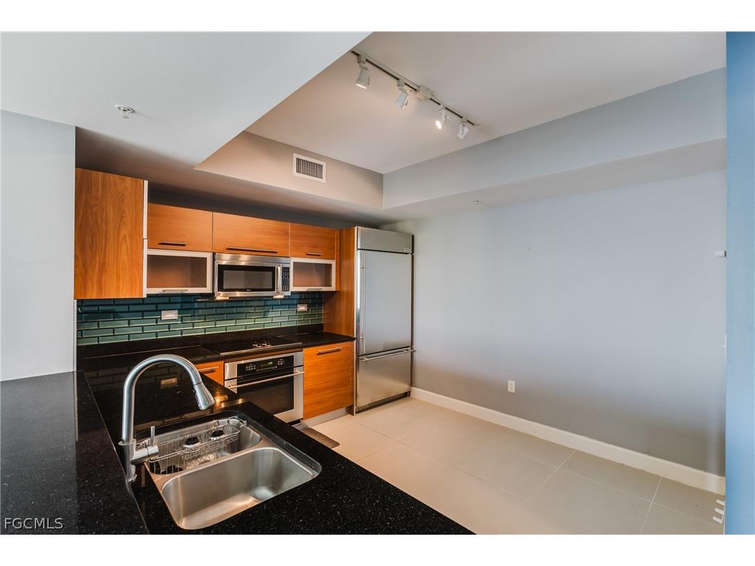 3000 Oasis Grand Boulevard #2405 Fort Myers FL 33916 2026011528 image8