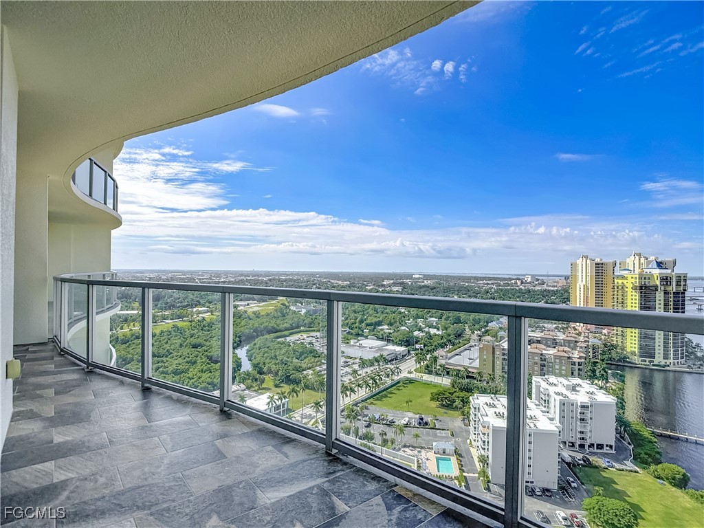 3000 Oasis Grand Boulevard #2604 Fort Myers FL 33916 2025018731 image4