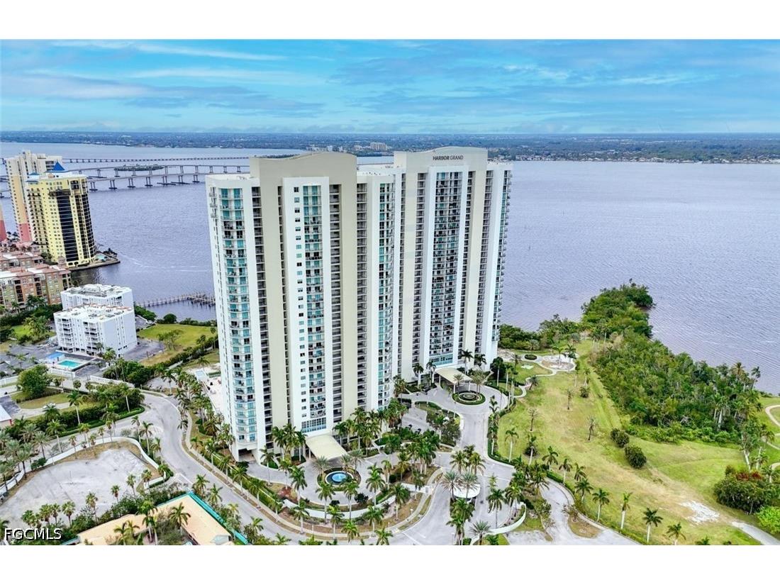3000 Oasis Grand Boulevard #701 Fort Myers FL 33916 2026015620 image2
