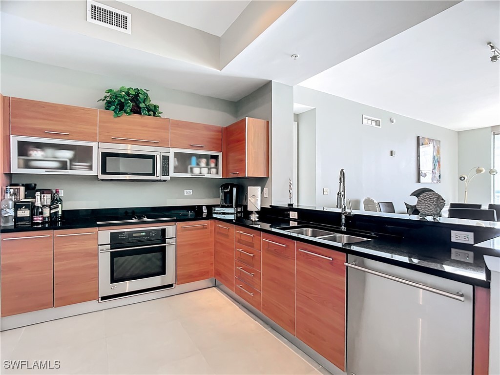 3000 Oasis Grand Boulevard Fort Myers FL 33916 225059227 image4