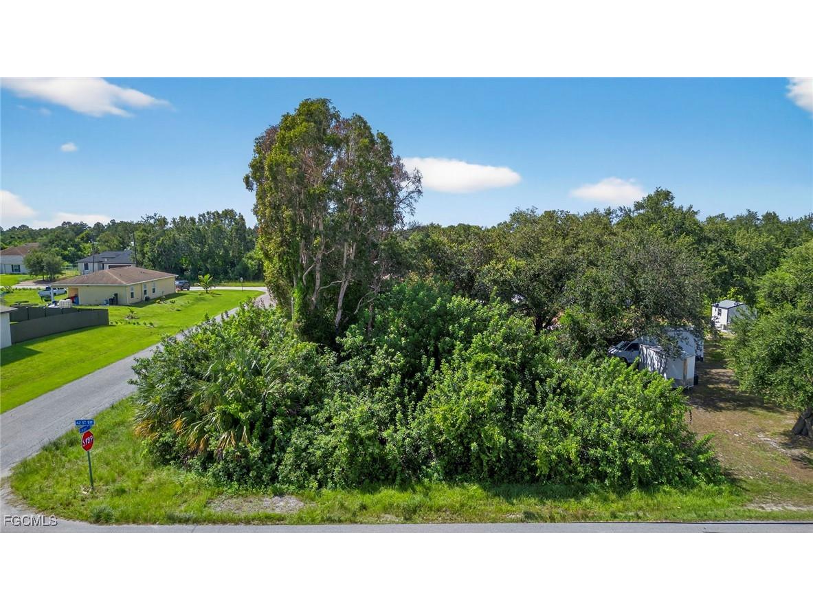 3001 42nd Street SW Lehigh Acres FL 33976 2025007004 image1