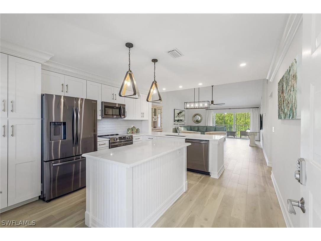 3001 Sandpiper Bay Circle #B304 Naples FL 34112 224028984 image1