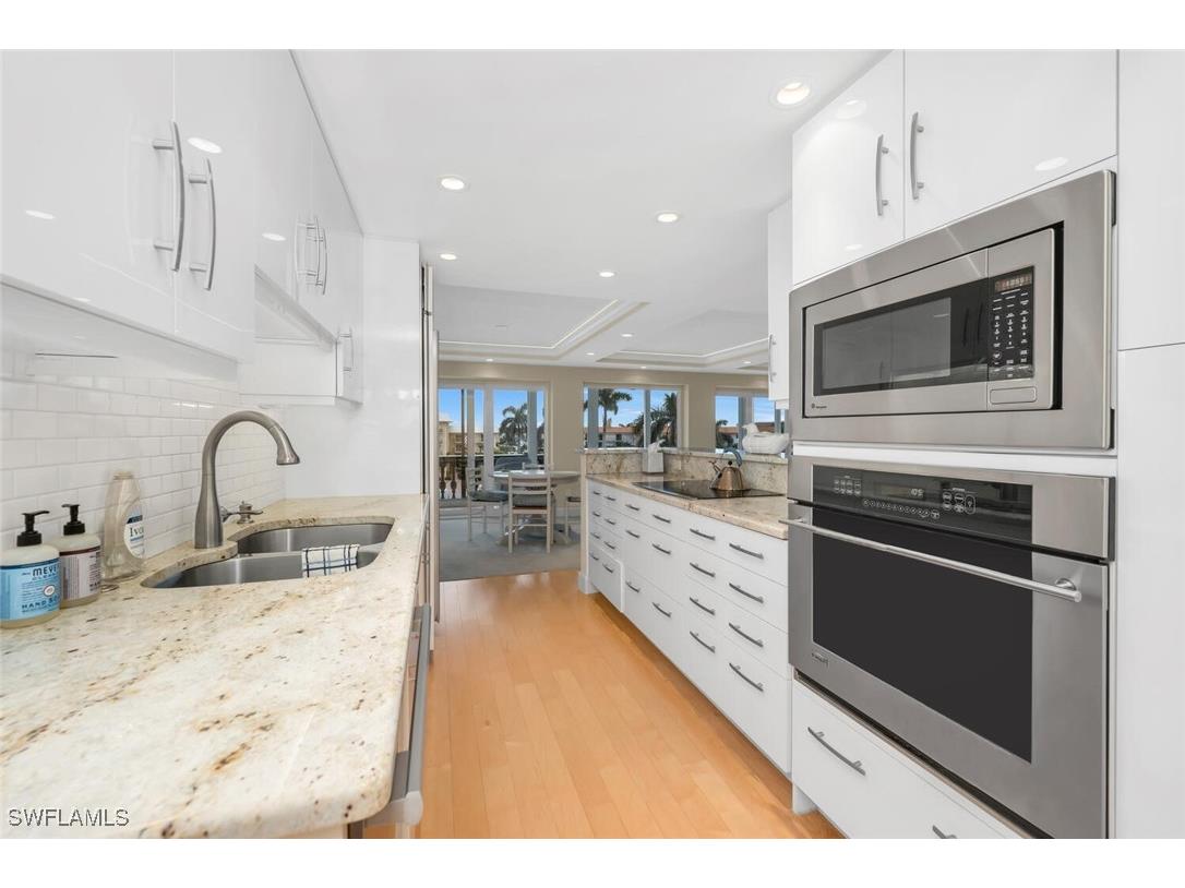 3003 Gulf Shore Boulevard N #404 Naples FL 34103 226003858 image1