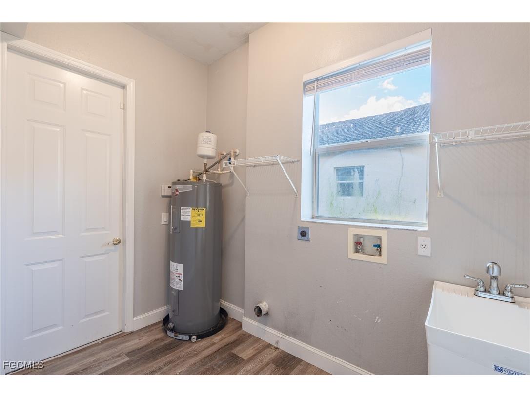 3003 Lake Manatee Court Cape Coral FL 33909 2025008498 image14